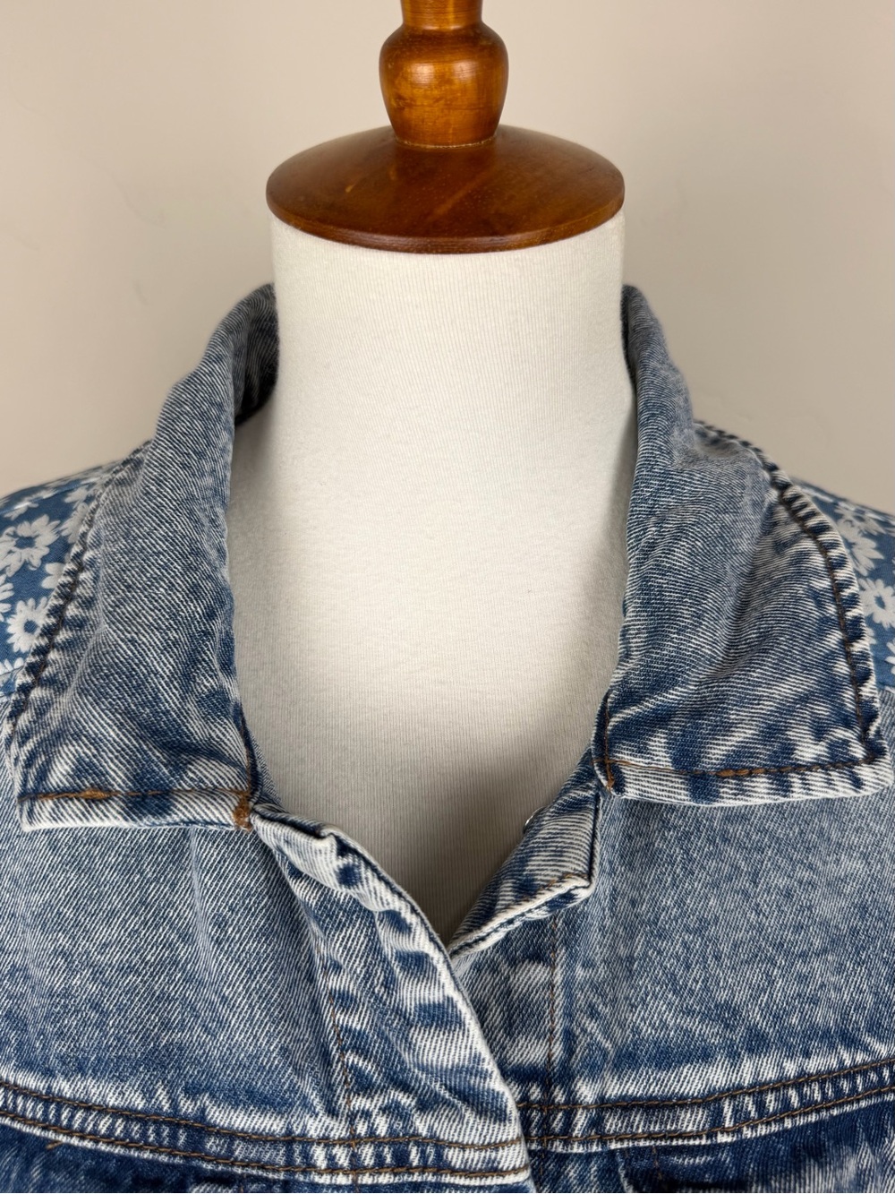 Avec Les Filles Patchwork Blue Denim Jacket with Quilted Sleeves - Picture 6 of 17